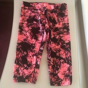 Marc Andrew New York Performance capri, cropped legging. Black and pink. Size XL